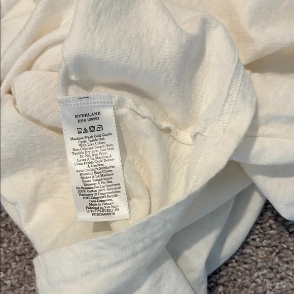 Everlane White Tee with Green Graphic - Picture 4 of 4